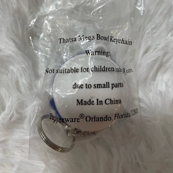 NEW Tupperware Miniature Thatsa Mega Bowl Keychain Blue White Lid Mini Retro NIP - Picture 3 of 4